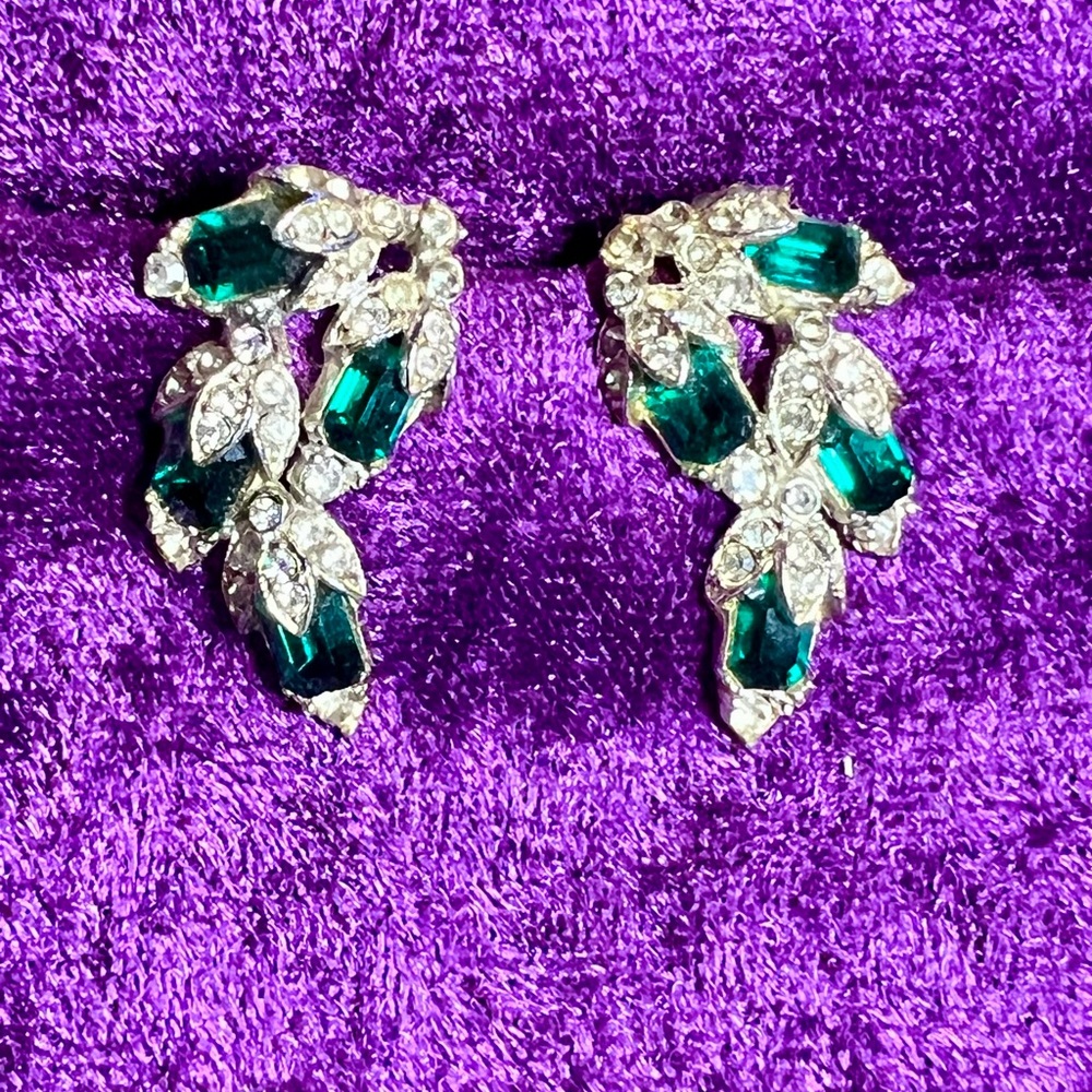 Vintage 1950’s Estate Sale Stunning BOGOFF Earrings Green & Clear Rhinestones